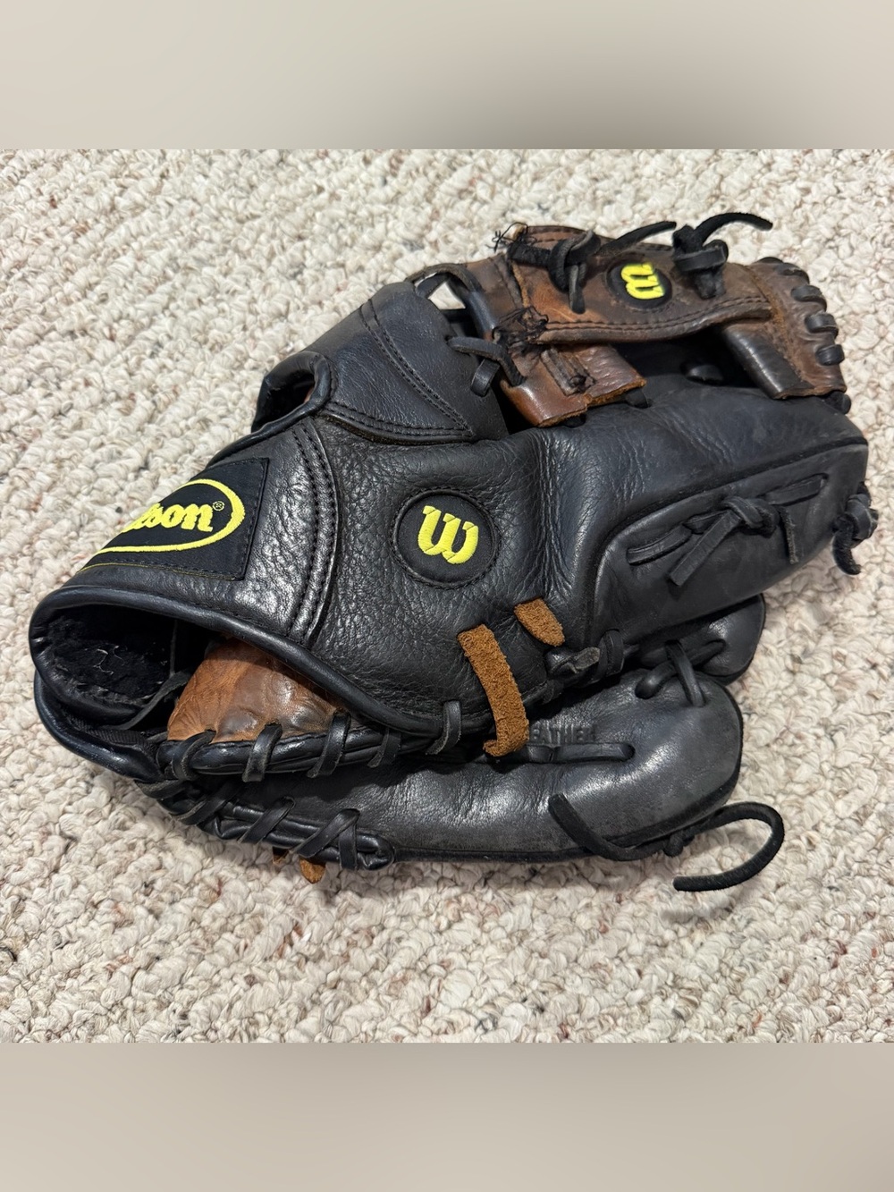 Wilson A1504-ST2 Staff American Tanned Leather Baseball Glove 11.5" RHT Black